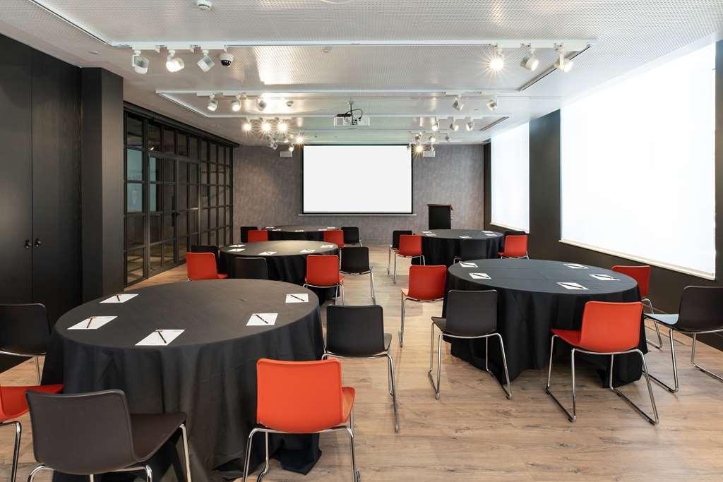 Radisson Red Brussels Hotel Ixelles Instalações foto