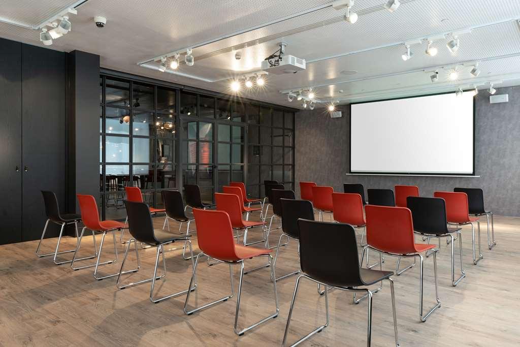 Radisson Red Brussels Hotel Ixelles Instalações foto