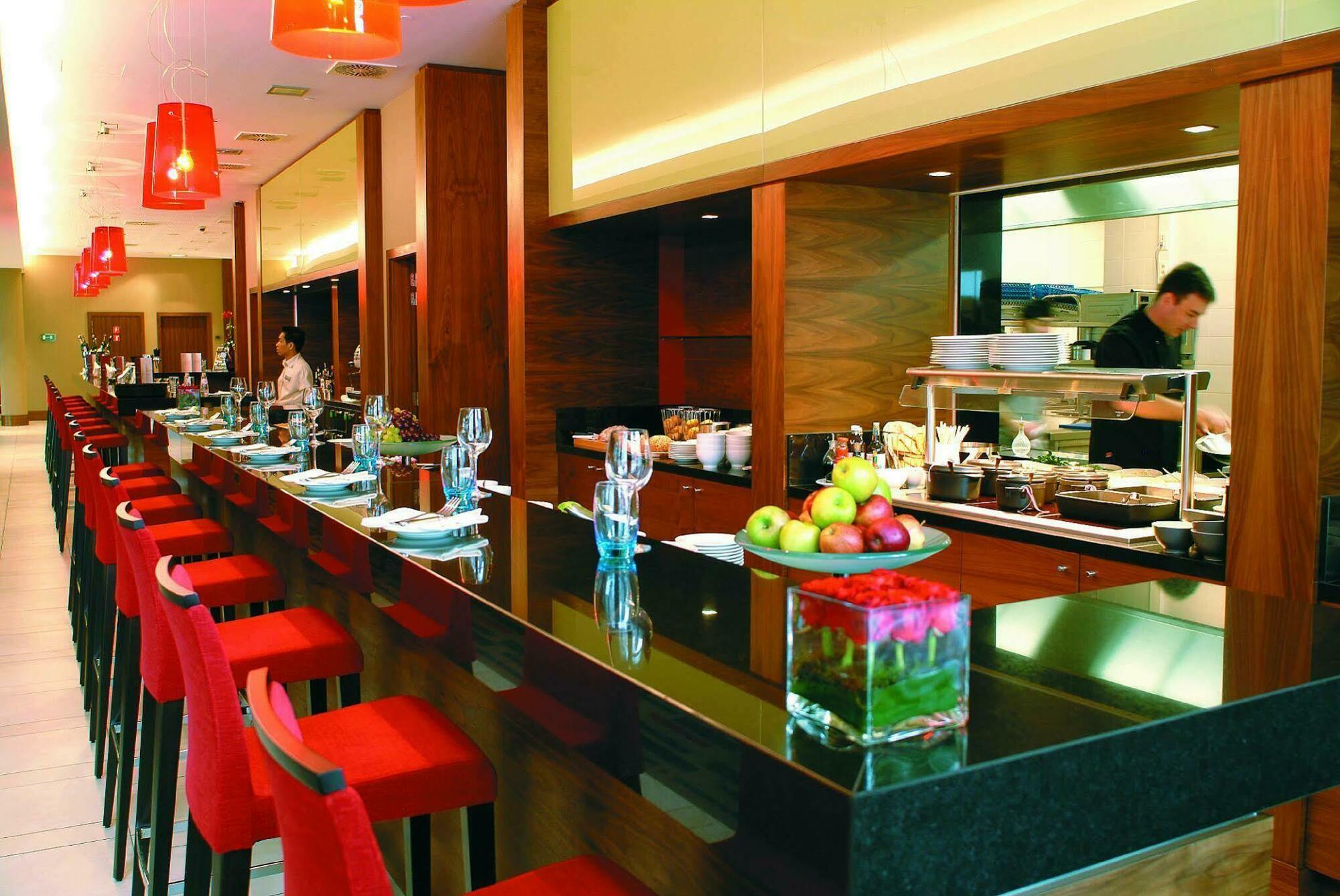 Radisson Red Brussels Hotel Ixelles Restaurante foto